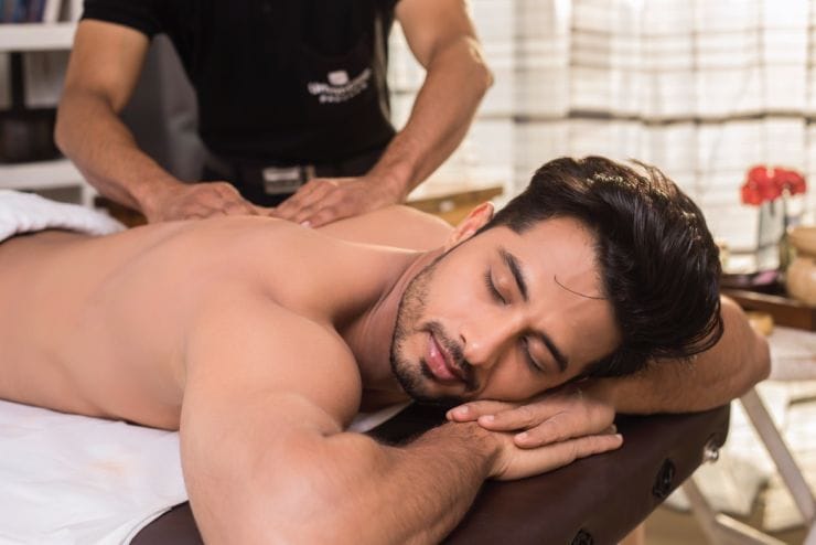 Extra Service Female to Male Body to Body Massage in Lavana Spa Vadodara 9687347422